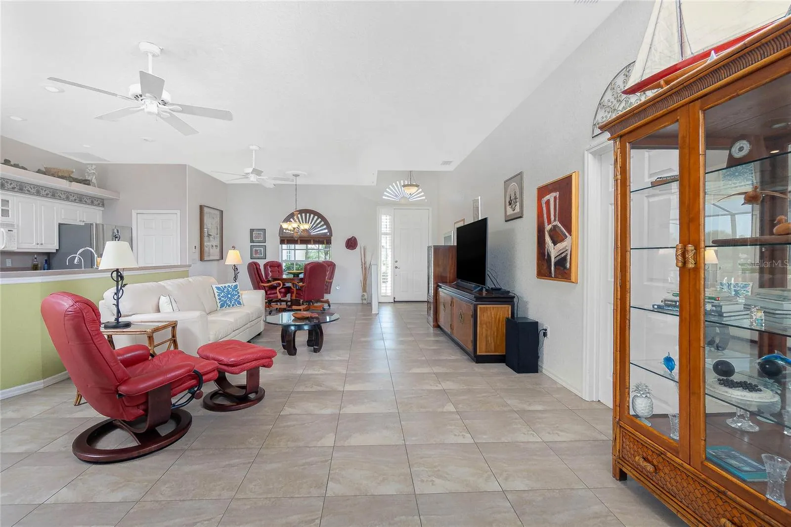 8542 LAKESIDE DR