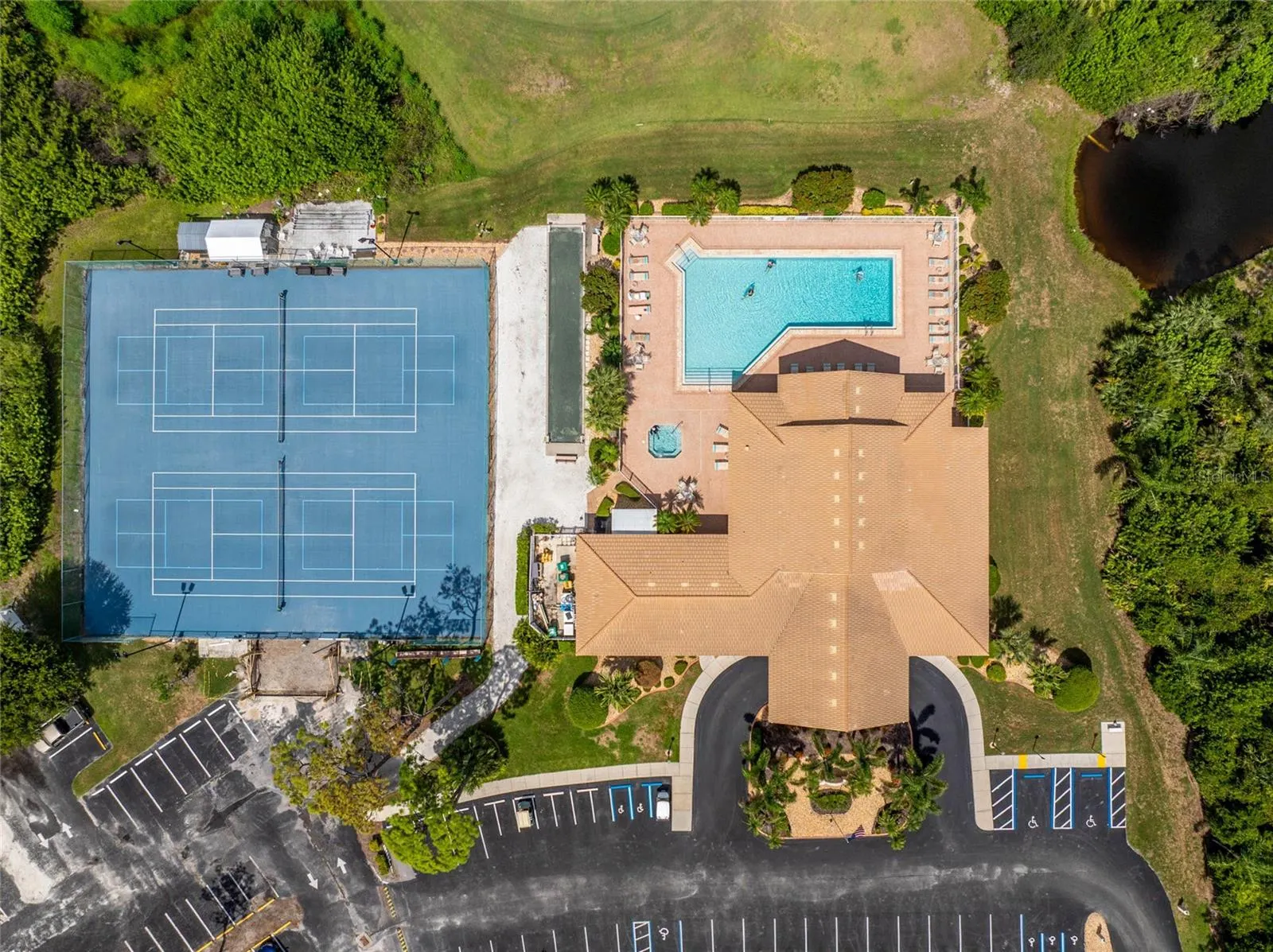 8542 LAKESIDE DR