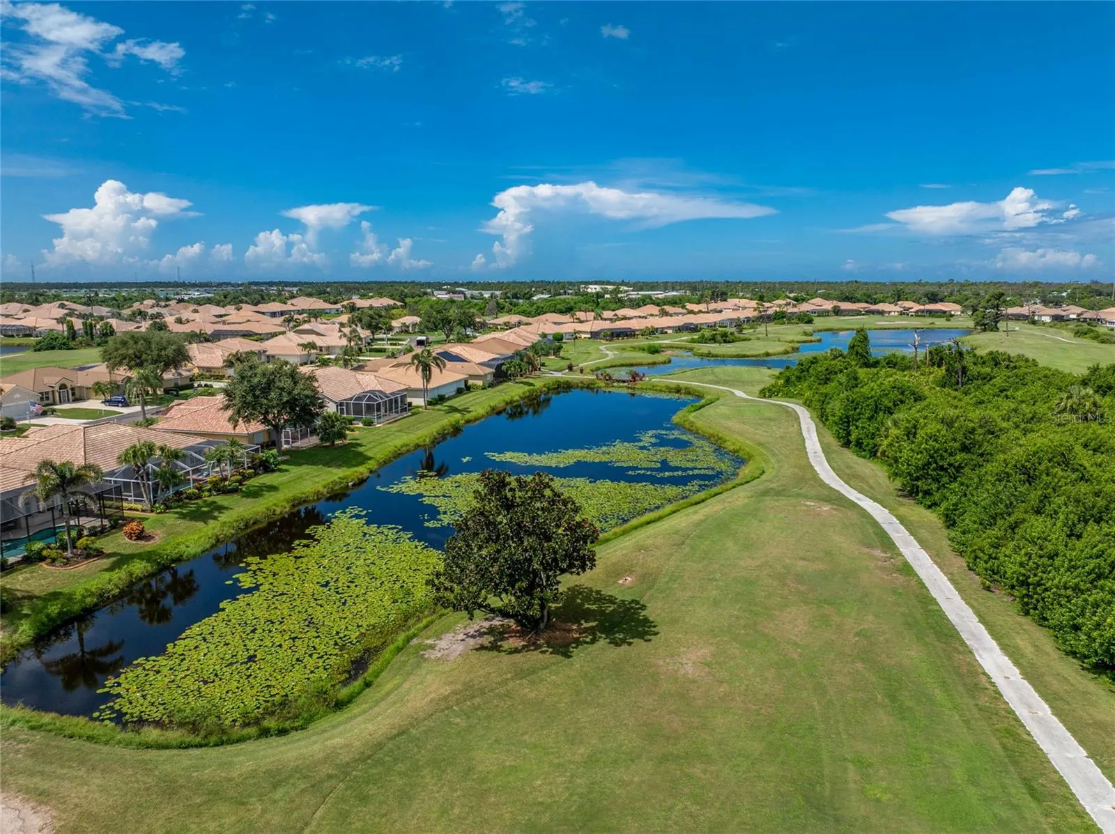 8542 LAKESIDE DR