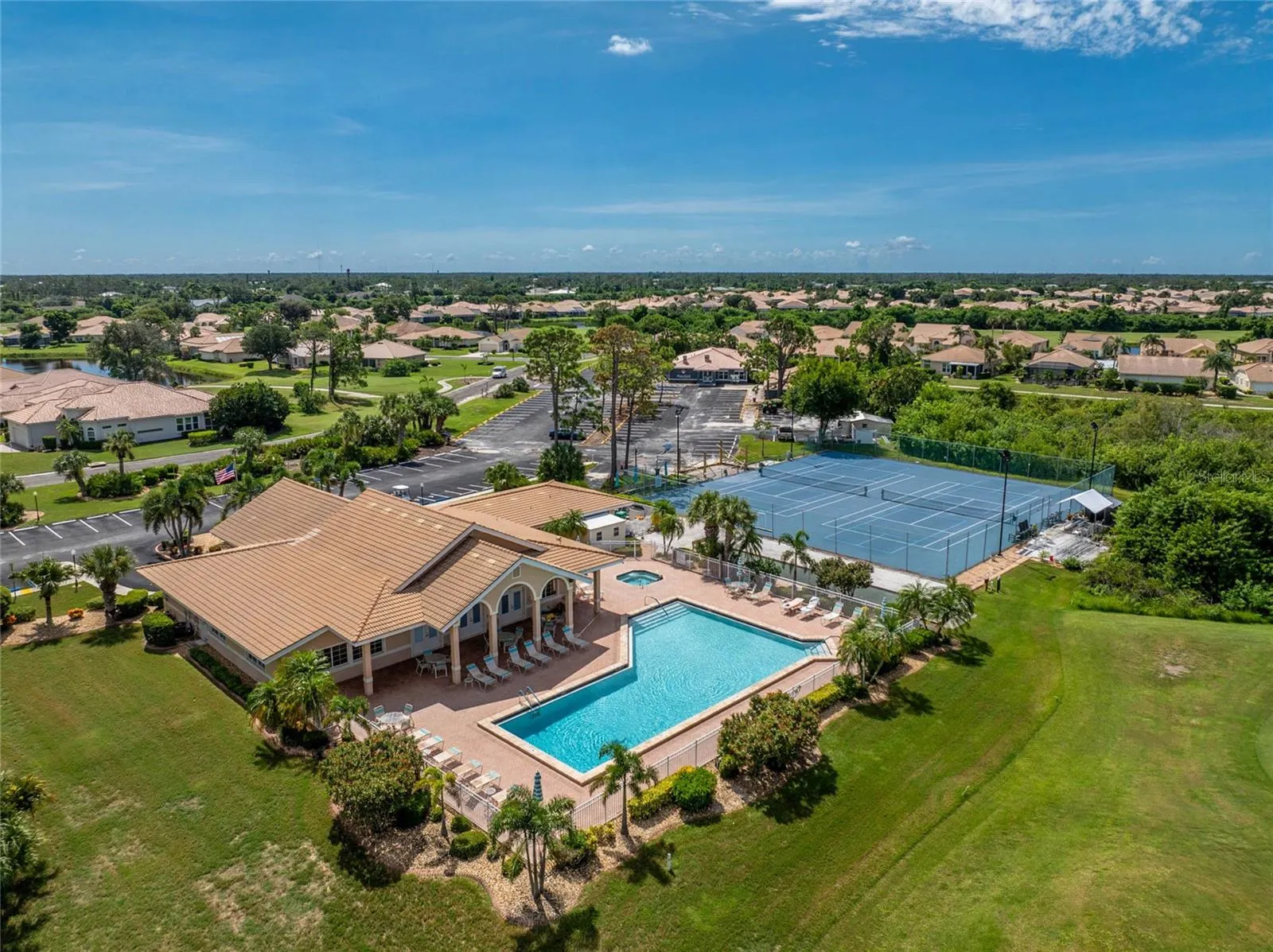 8542 LAKESIDE DR