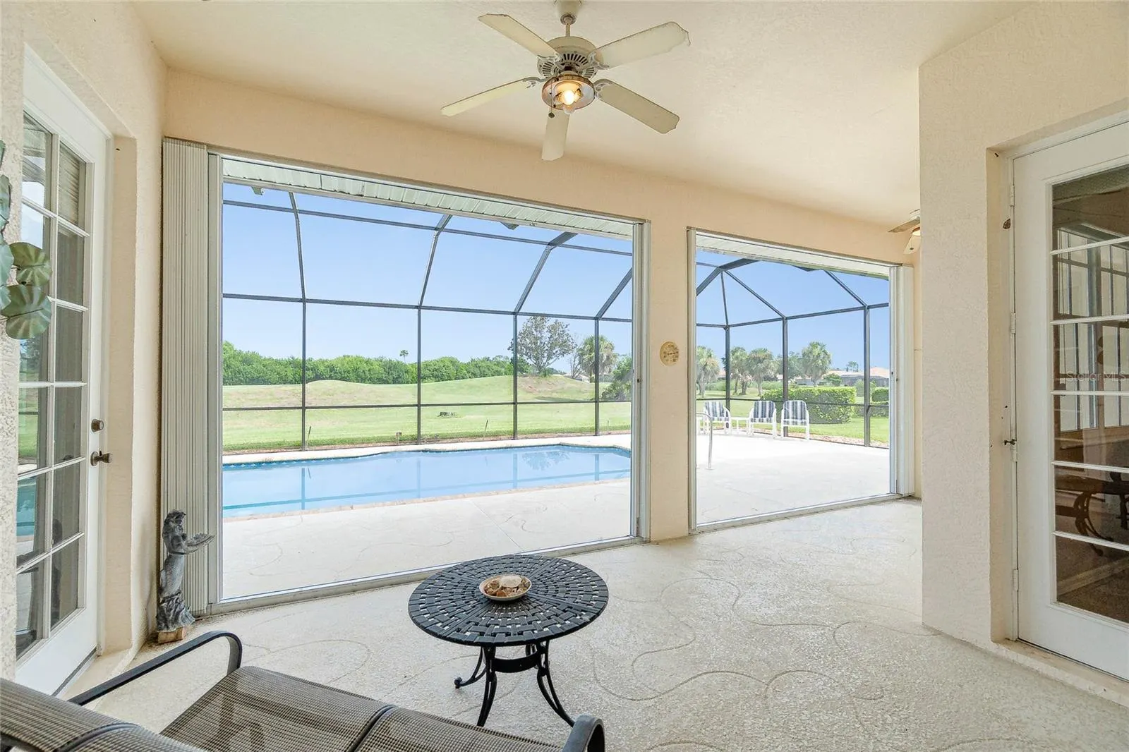 8542 LAKESIDE DR