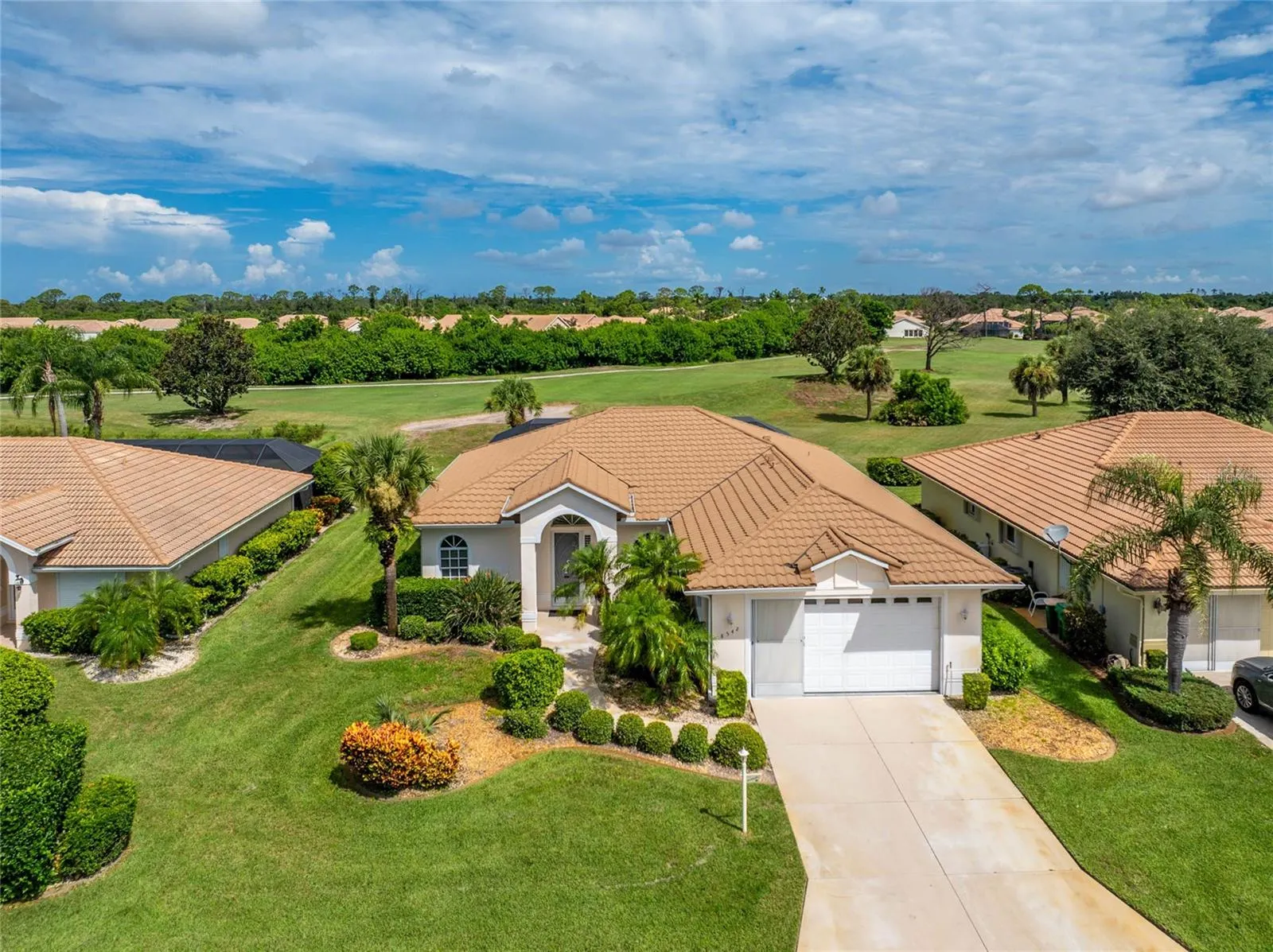 8542 LAKESIDE DR