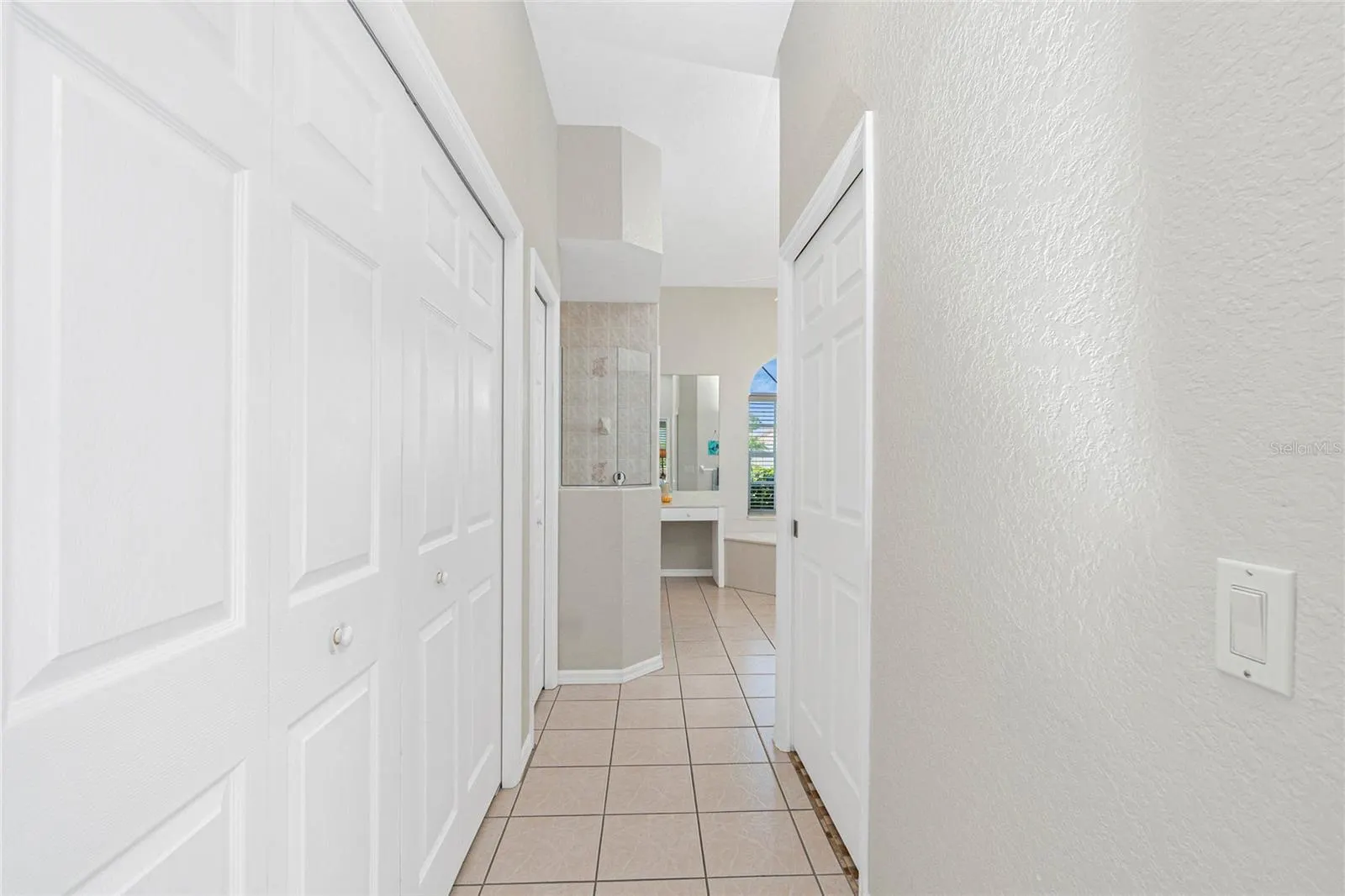 8542 LAKESIDE DR