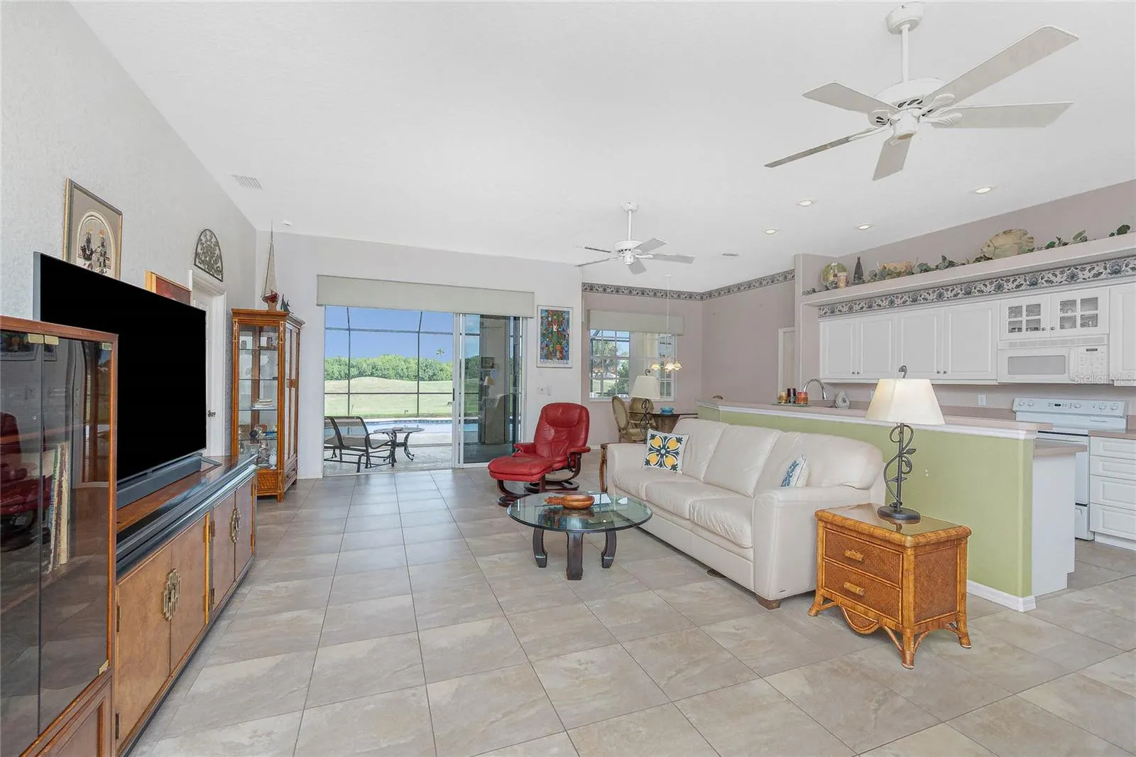 8542 LAKESIDE DR