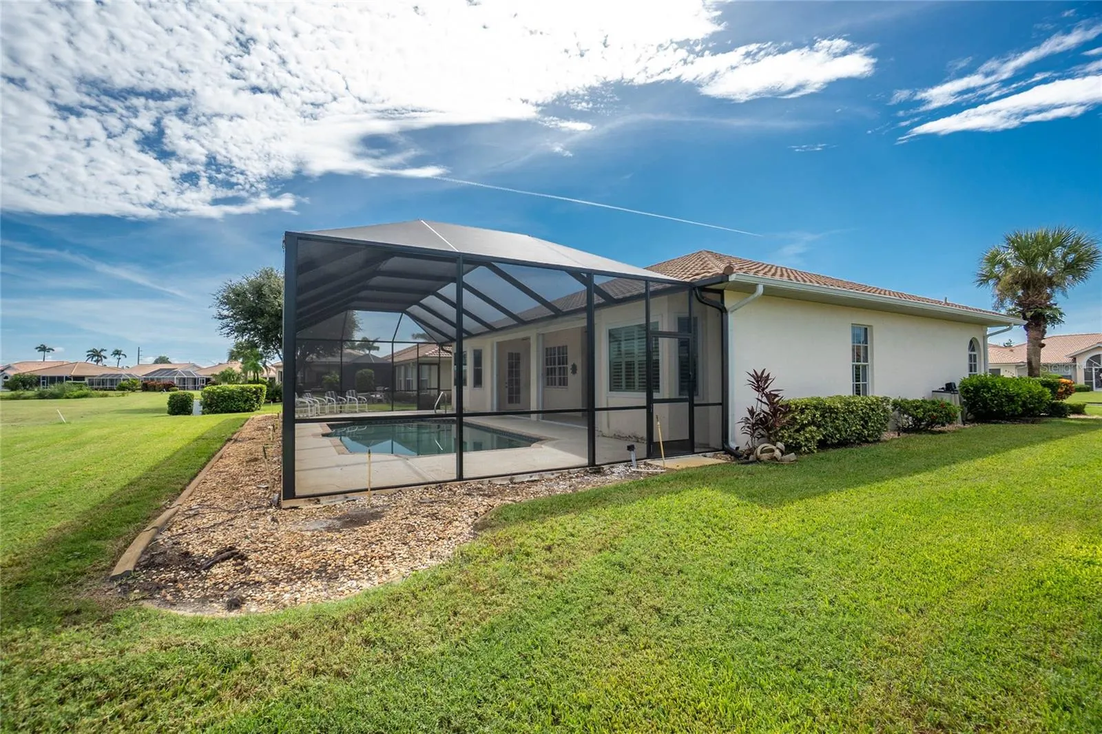 8542 LAKESIDE DR
