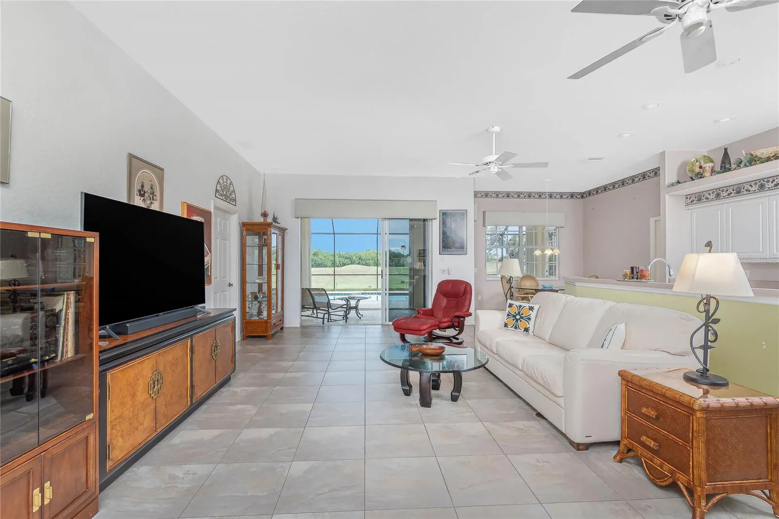 8542 LAKESIDE DR