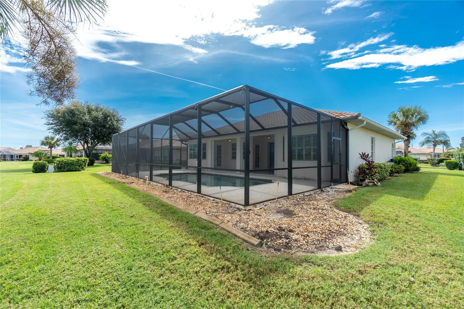 8542 LAKESIDE DR