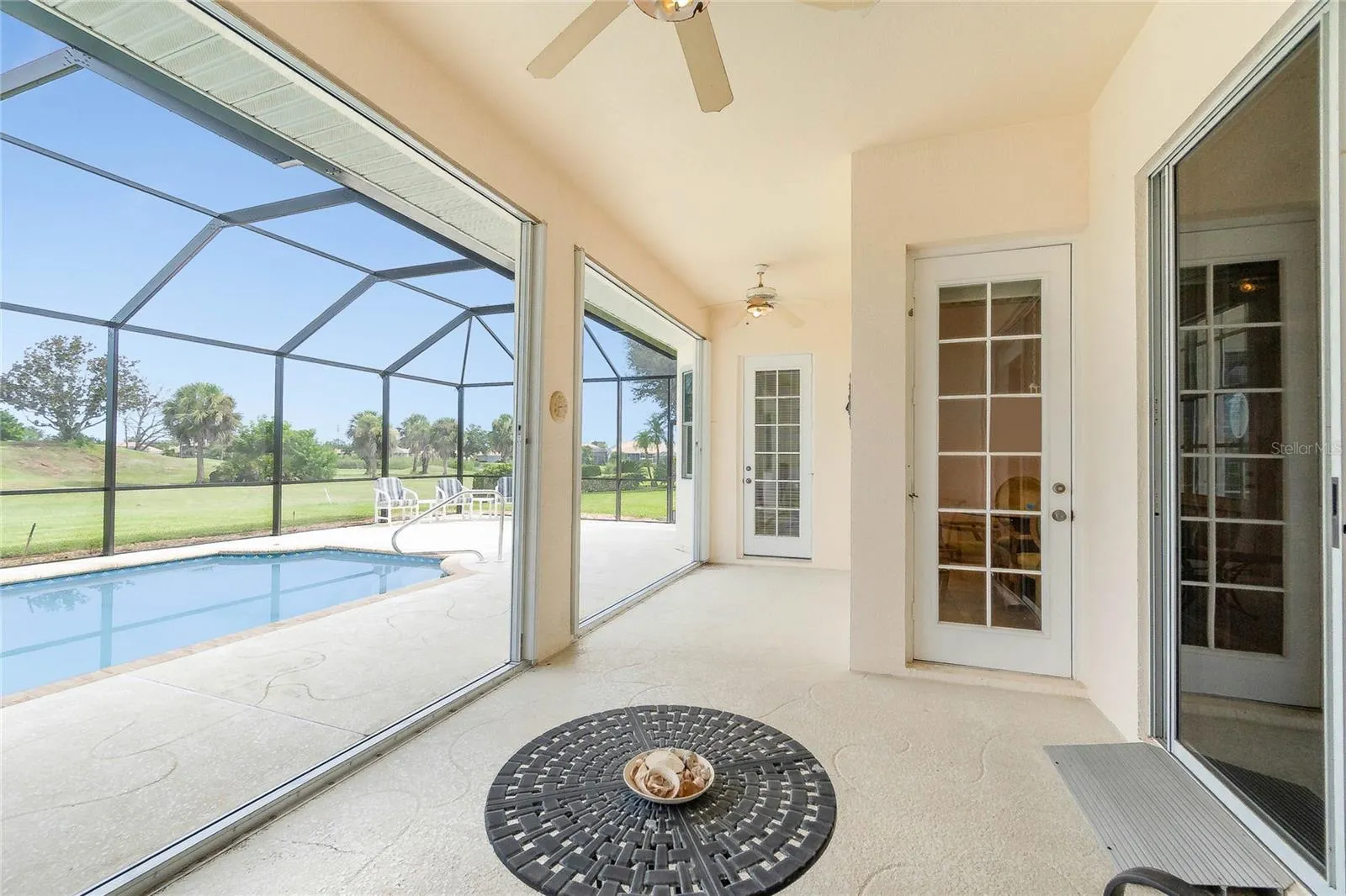 8542 LAKESIDE DR