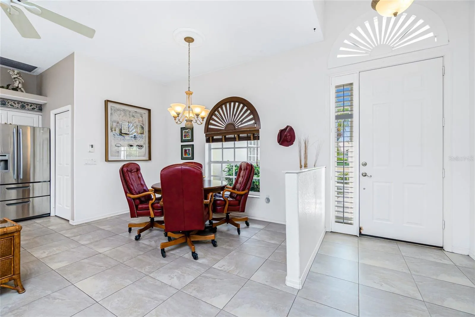 8542 LAKESIDE DR