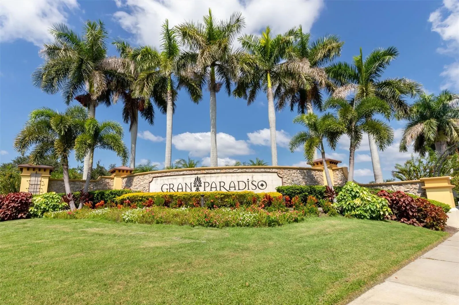 20460 GRANLAGO DR