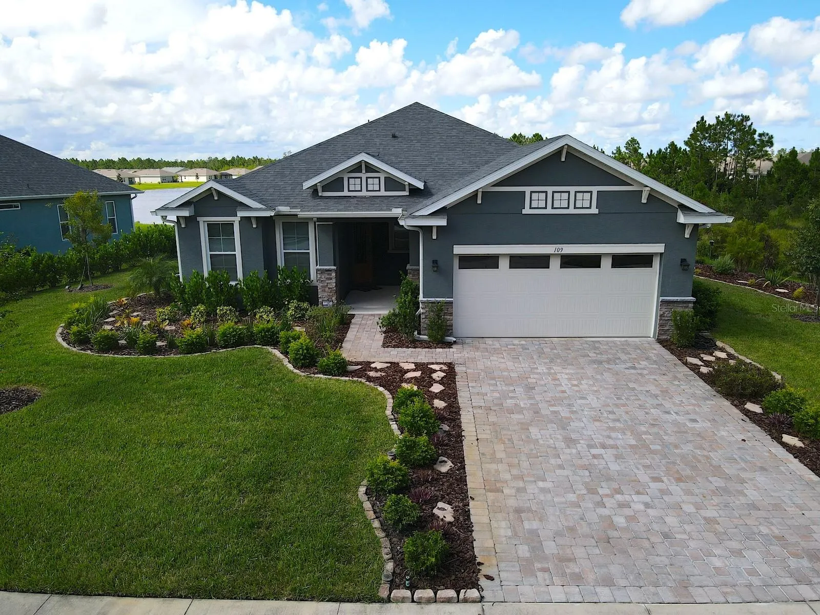 109 HUNTINGTON PL