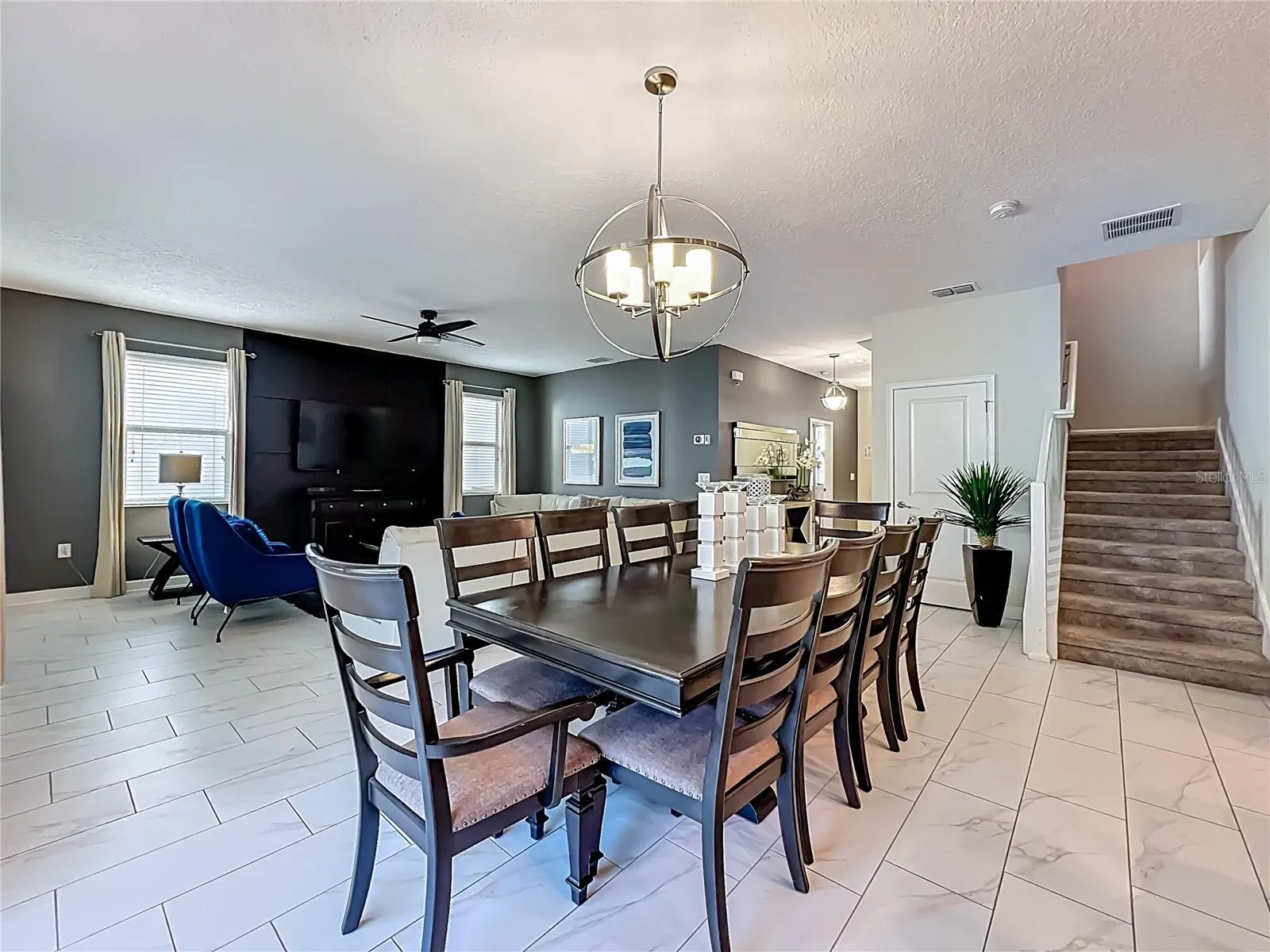 9018 STINGER DR