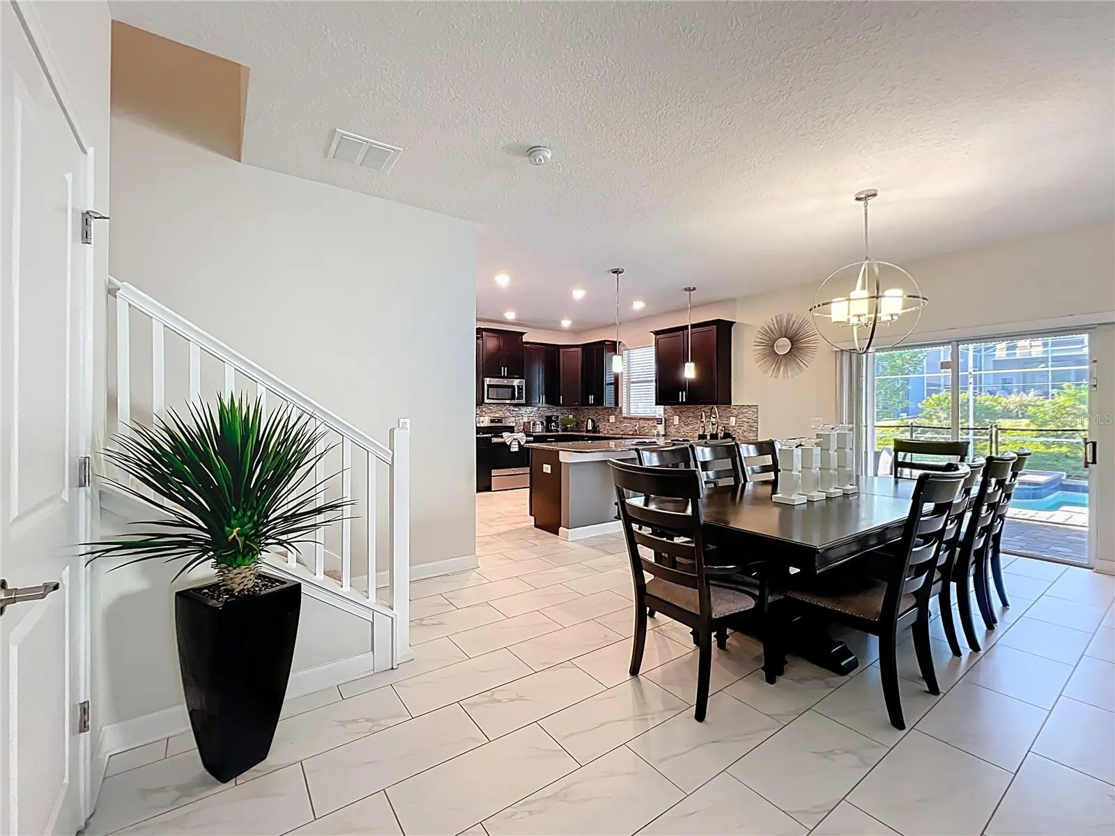 9018 STINGER DR