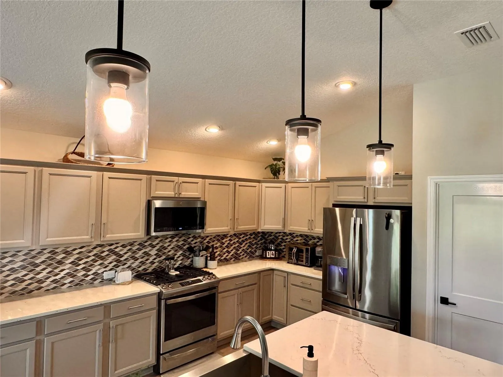 736 RIVER OAKS CIR