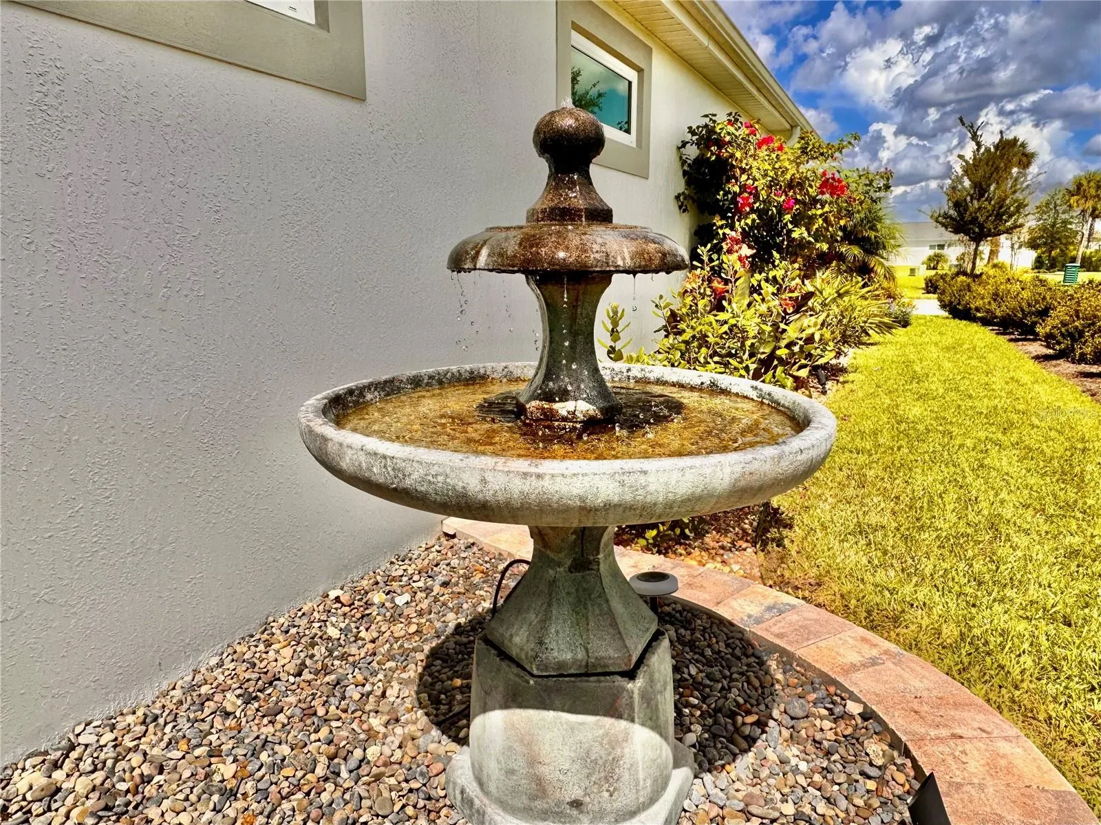 736 RIVER OAKS CIR