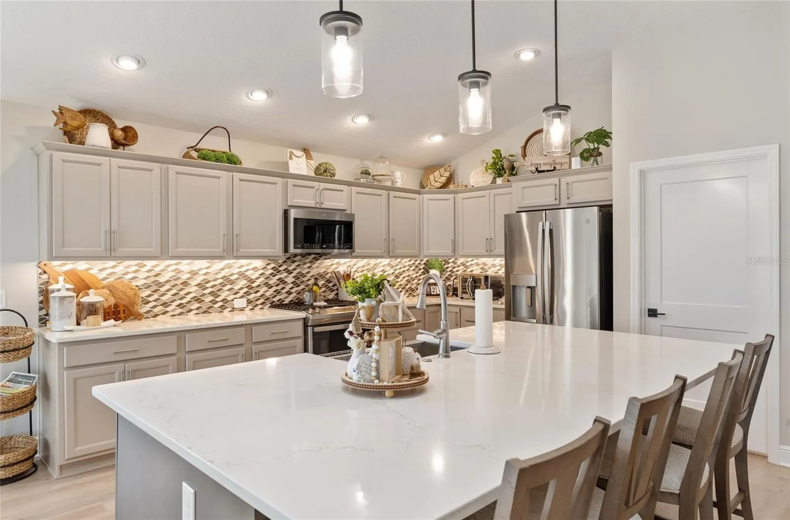 736 RIVER OAKS CIR