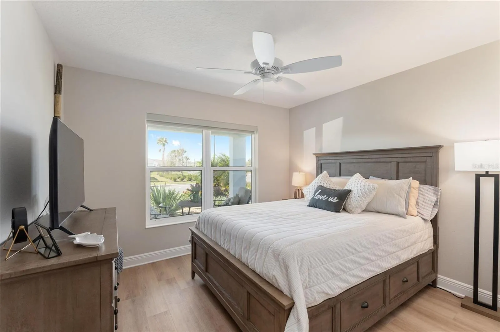 736 RIVER OAKS CIR