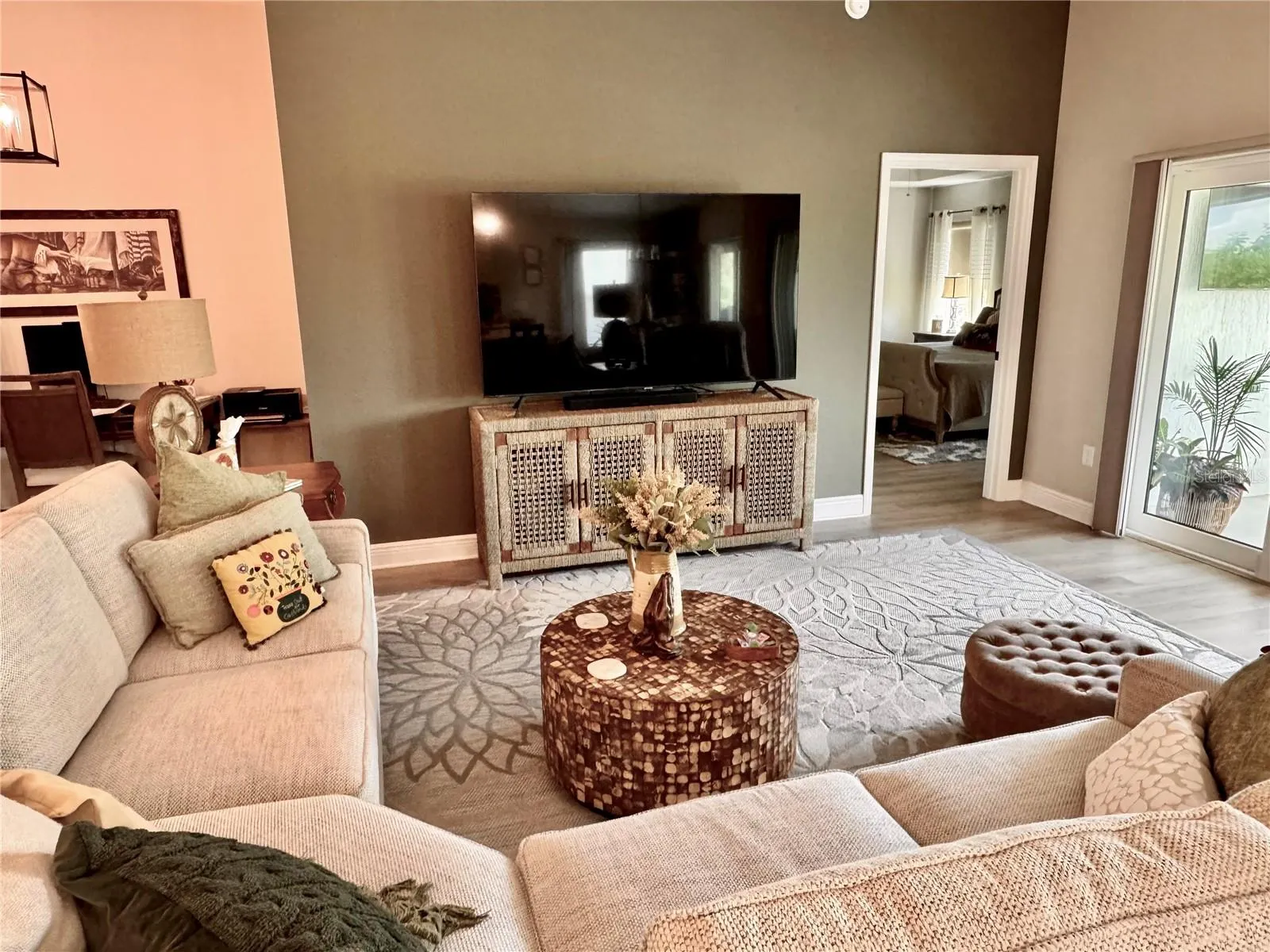 736 RIVER OAKS CIR
