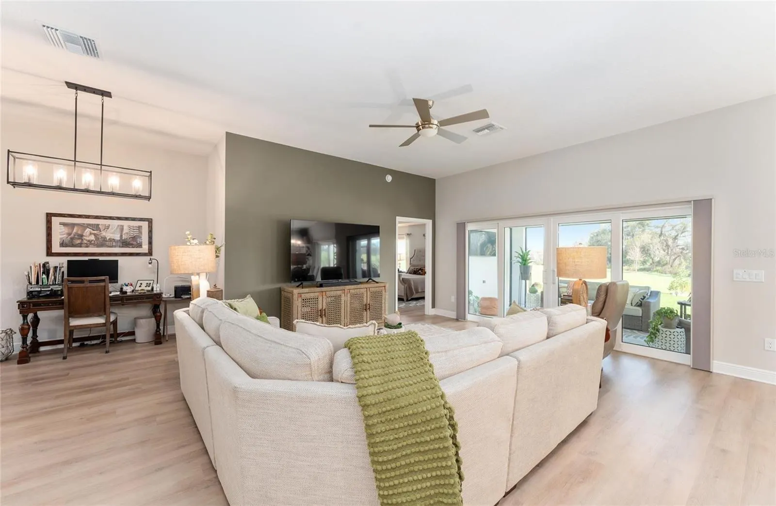 736 RIVER OAKS CIR