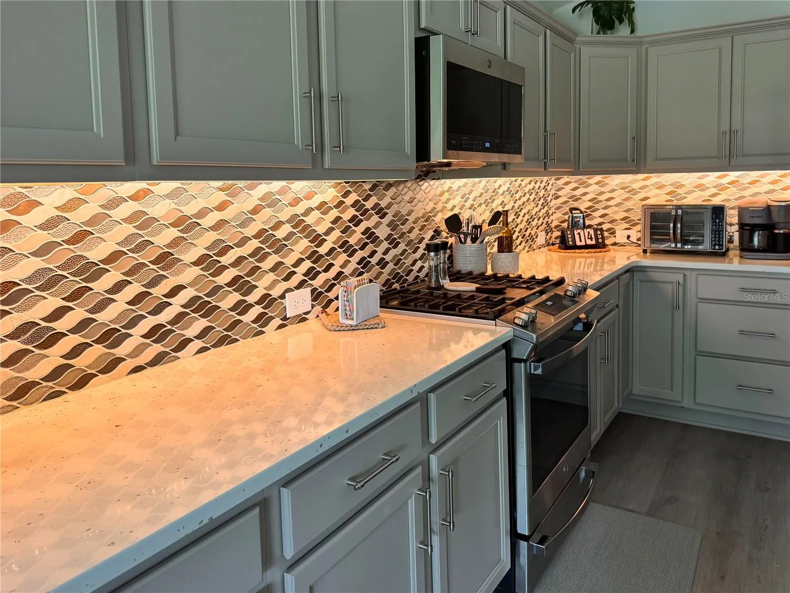 736 RIVER OAKS CIR
