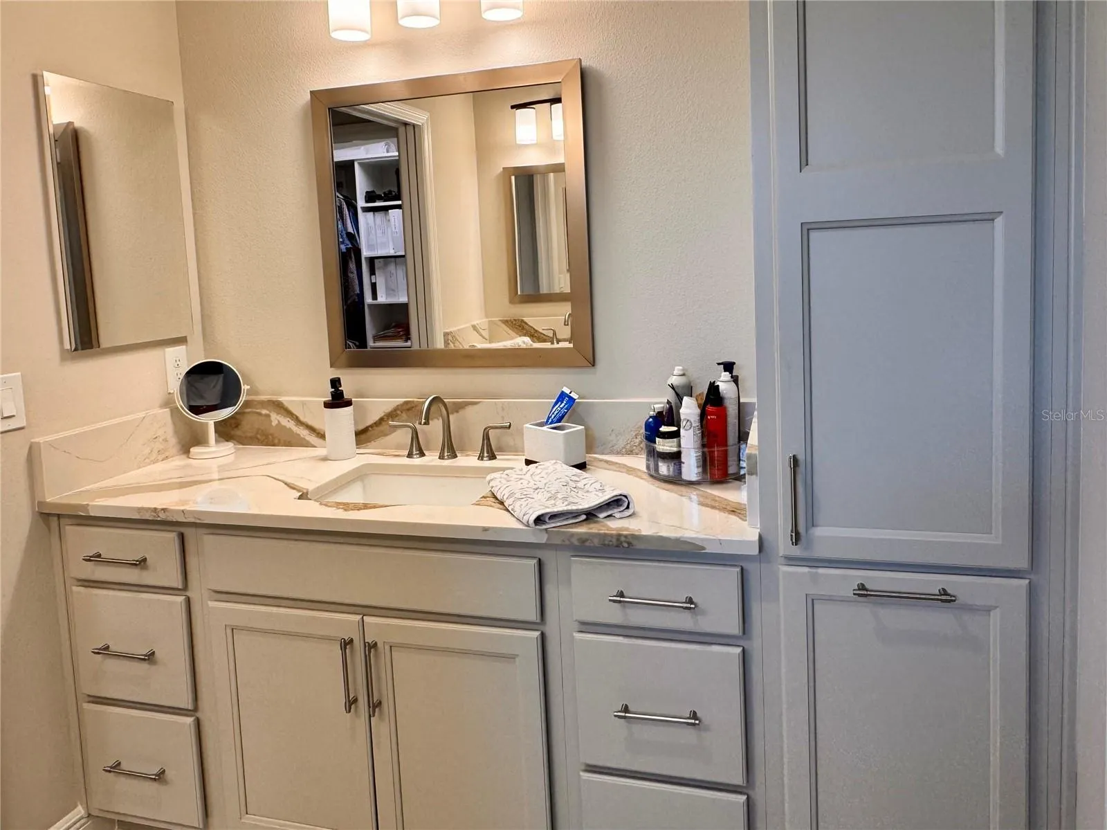 736 RIVER OAKS CIR