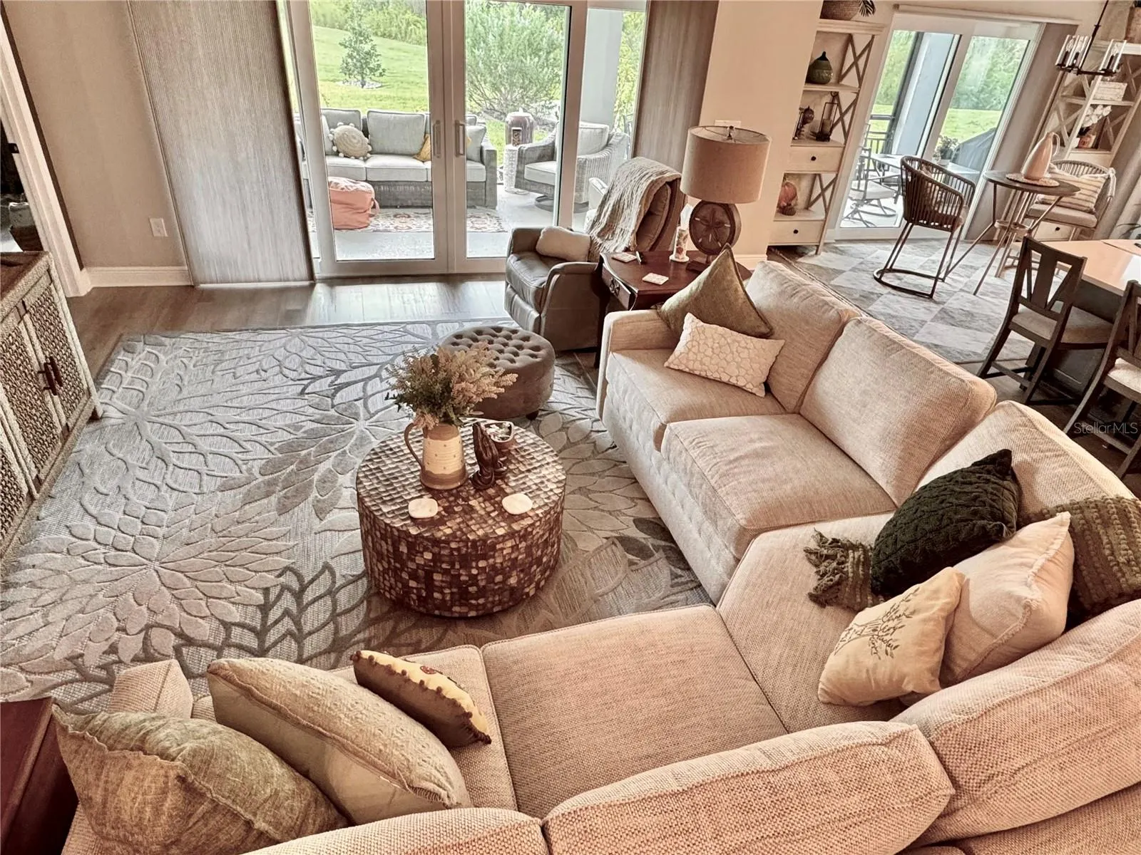 736 RIVER OAKS CIR