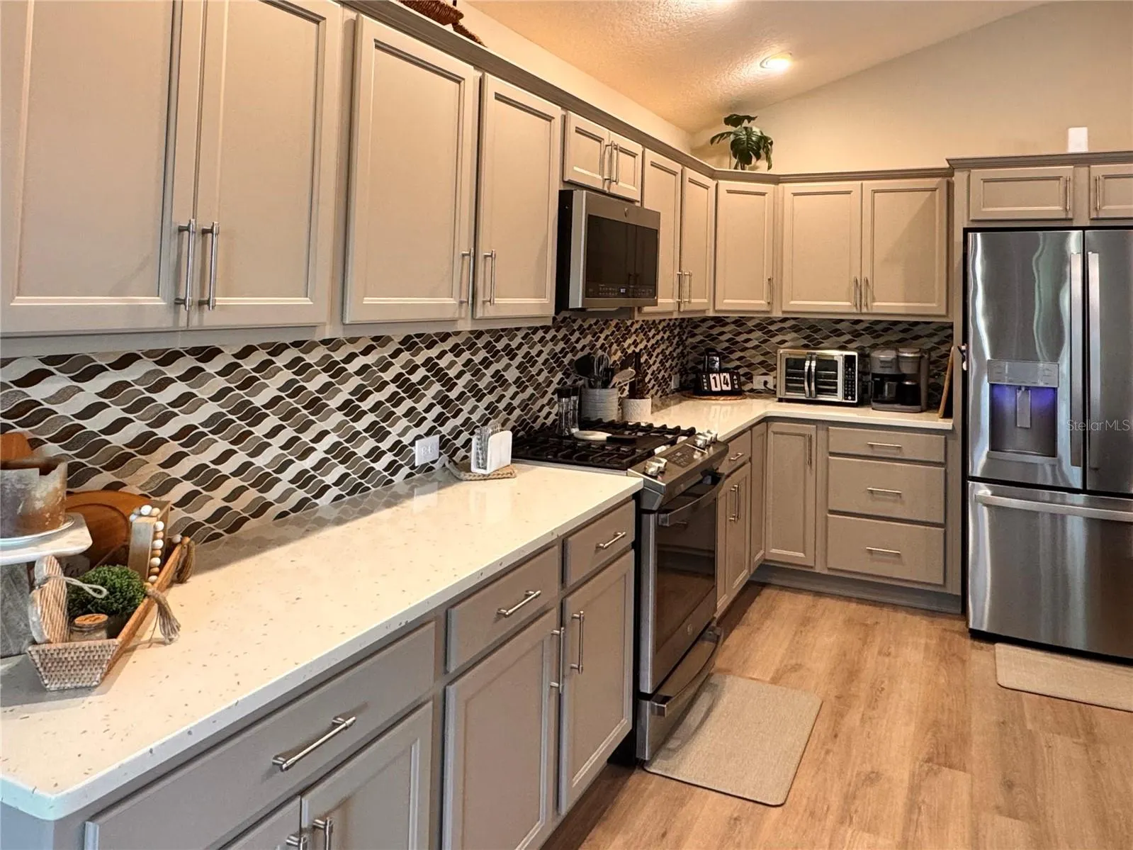 736 RIVER OAKS CIR