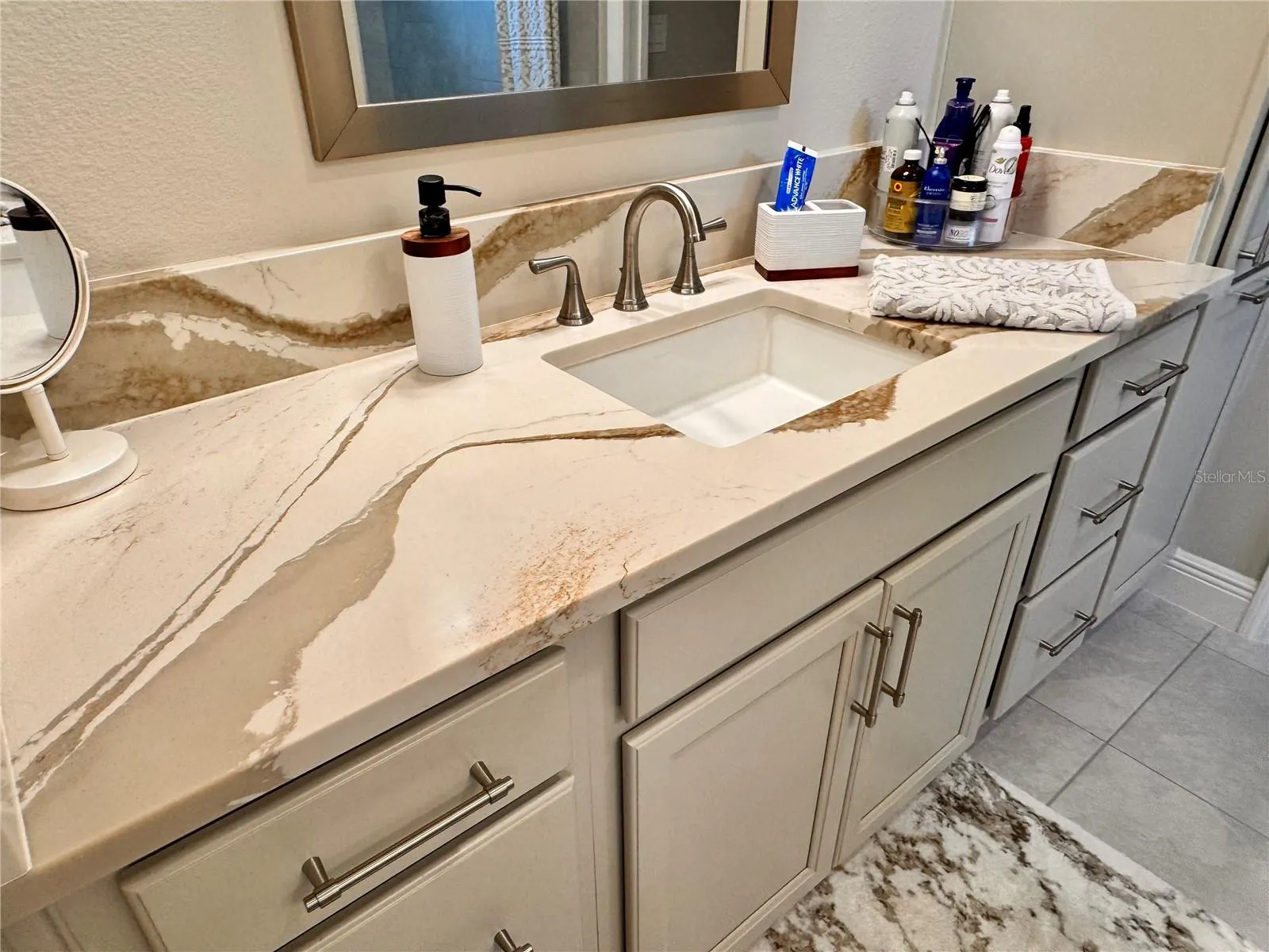 736 RIVER OAKS CIR