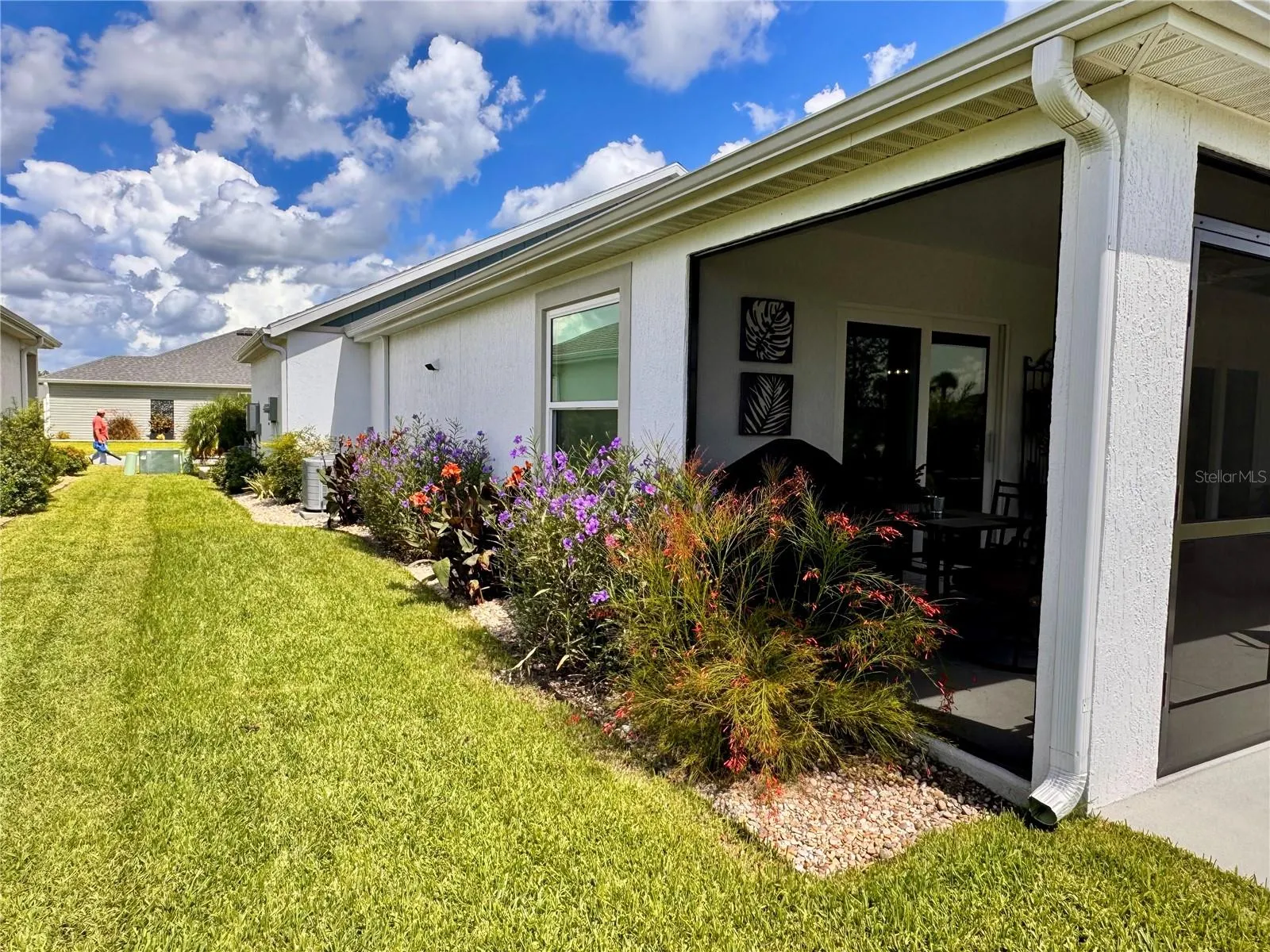 736 RIVER OAKS CIR