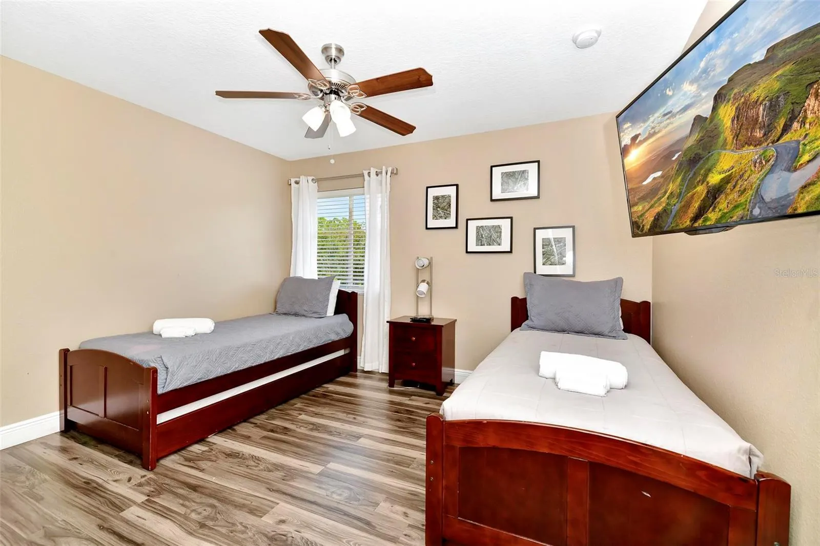118 HIGHER COMBE DR