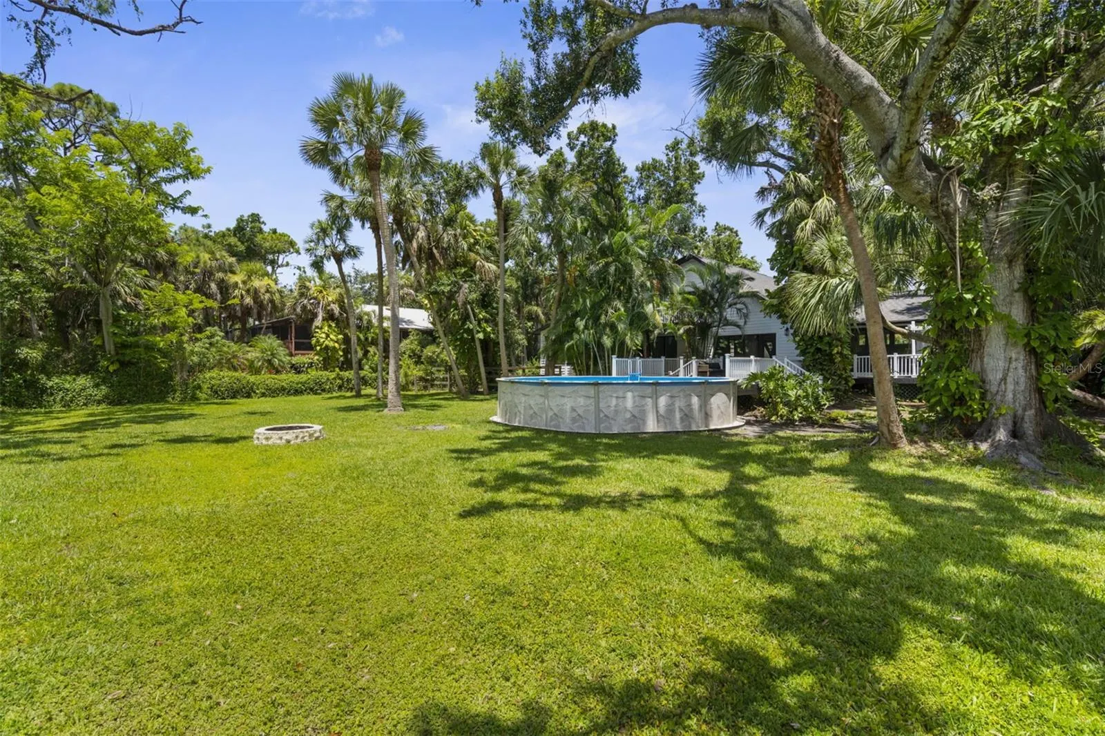 1702 SPOONBILL DR