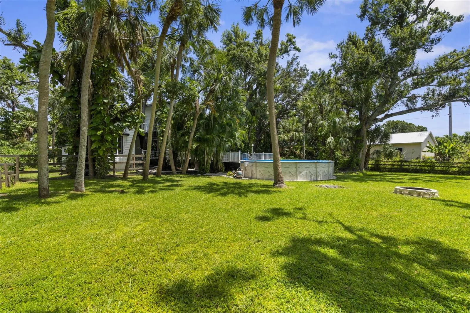 1702 SPOONBILL DR