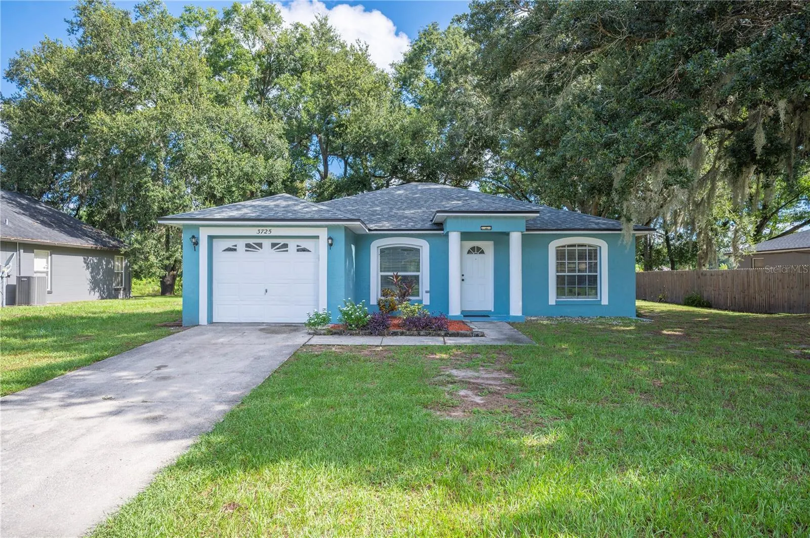 3725 COUNTRY LN