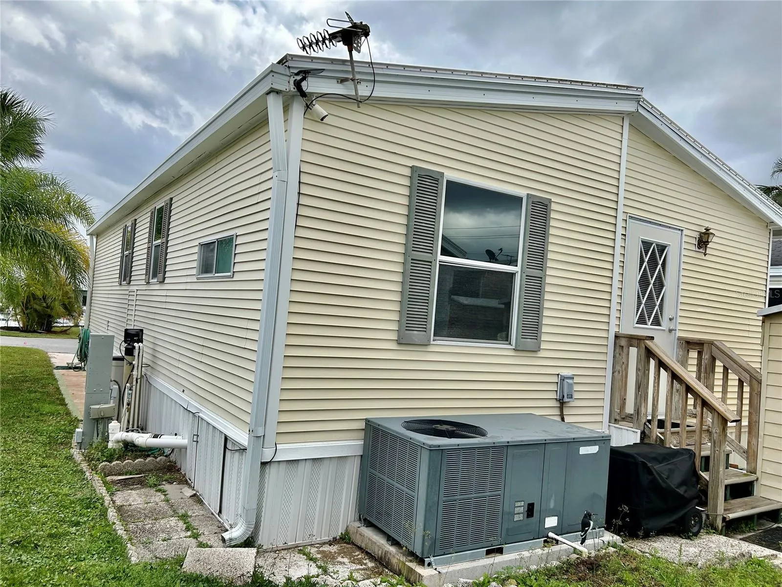 1120 PALMETTO LN