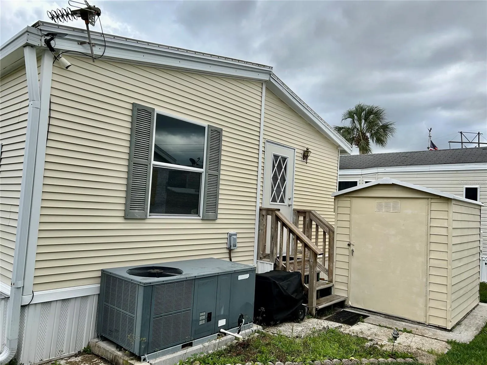 1120 PALMETTO LN