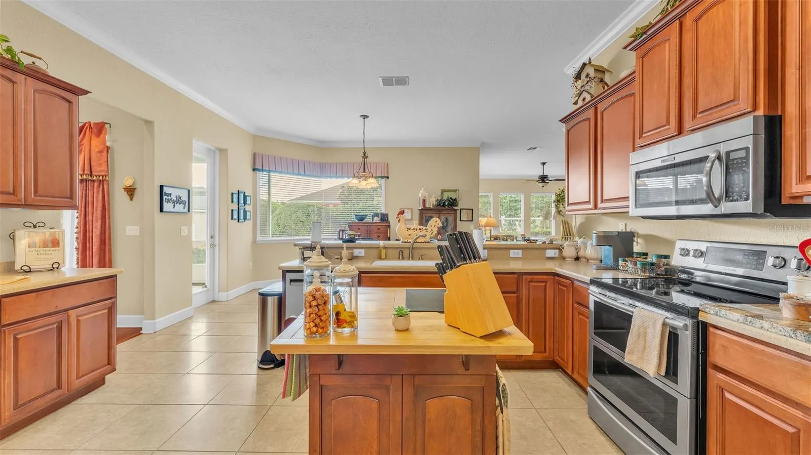 2929 VINTAGE VIEW CIR