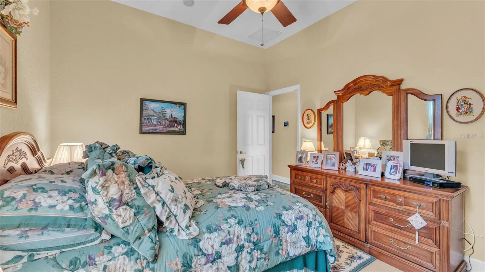 2929 VINTAGE VIEW CIR