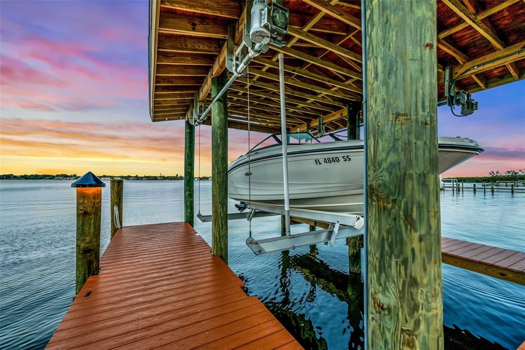 476 N CASEY KEY RD