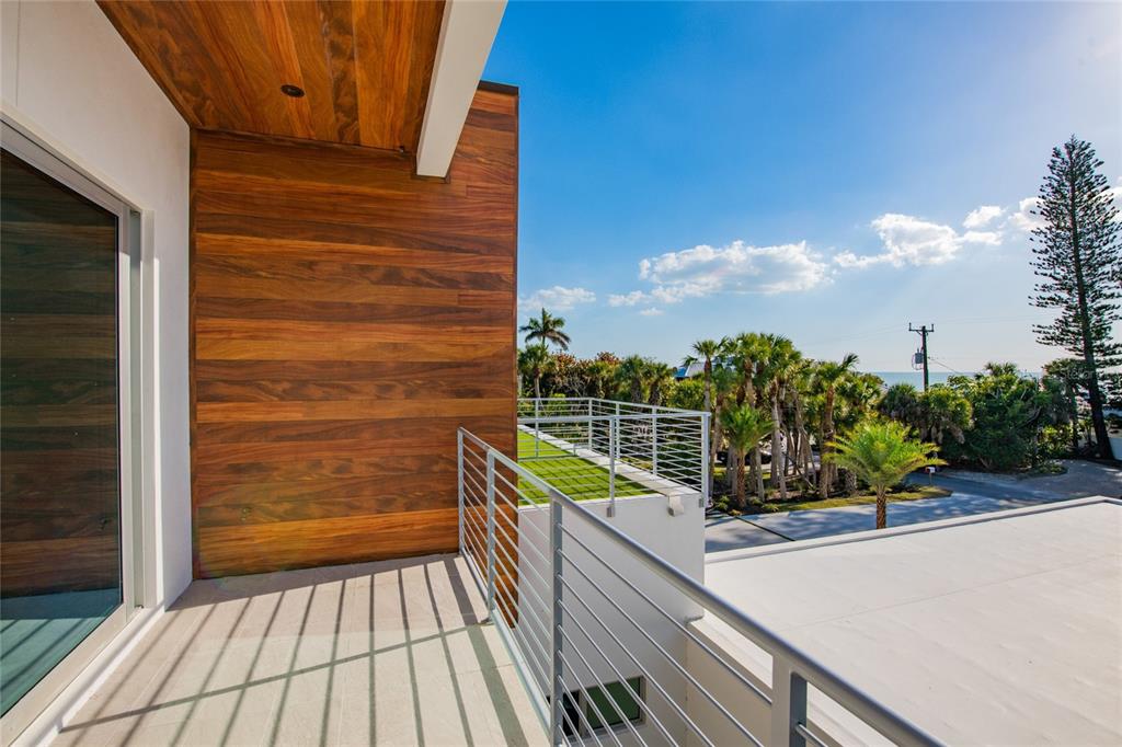 476 N CASEY KEY RD