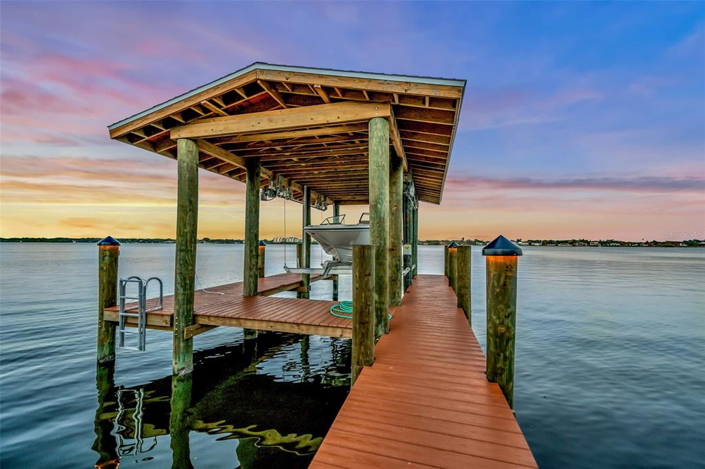 476 N CASEY KEY RD