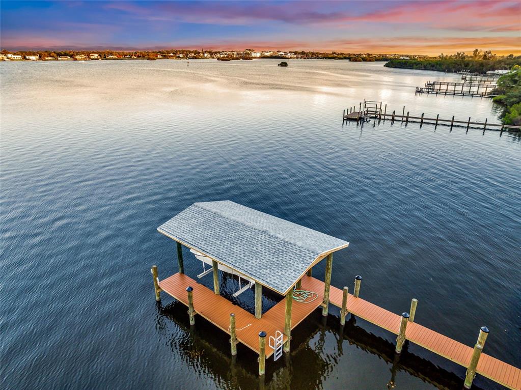 476 N CASEY KEY RD