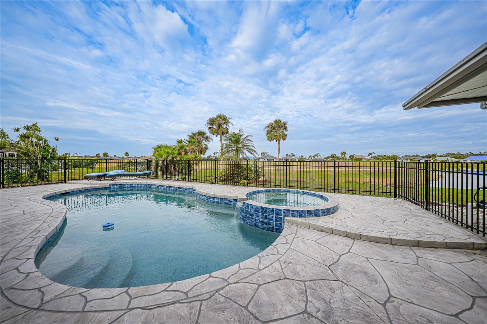 8 BUNKER LN