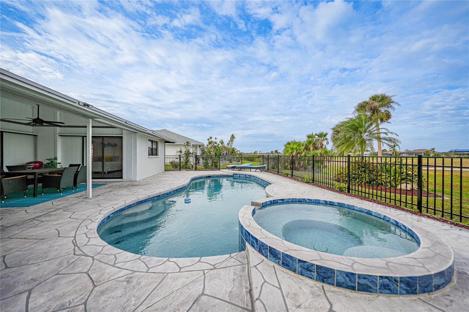 8 BUNKER LN