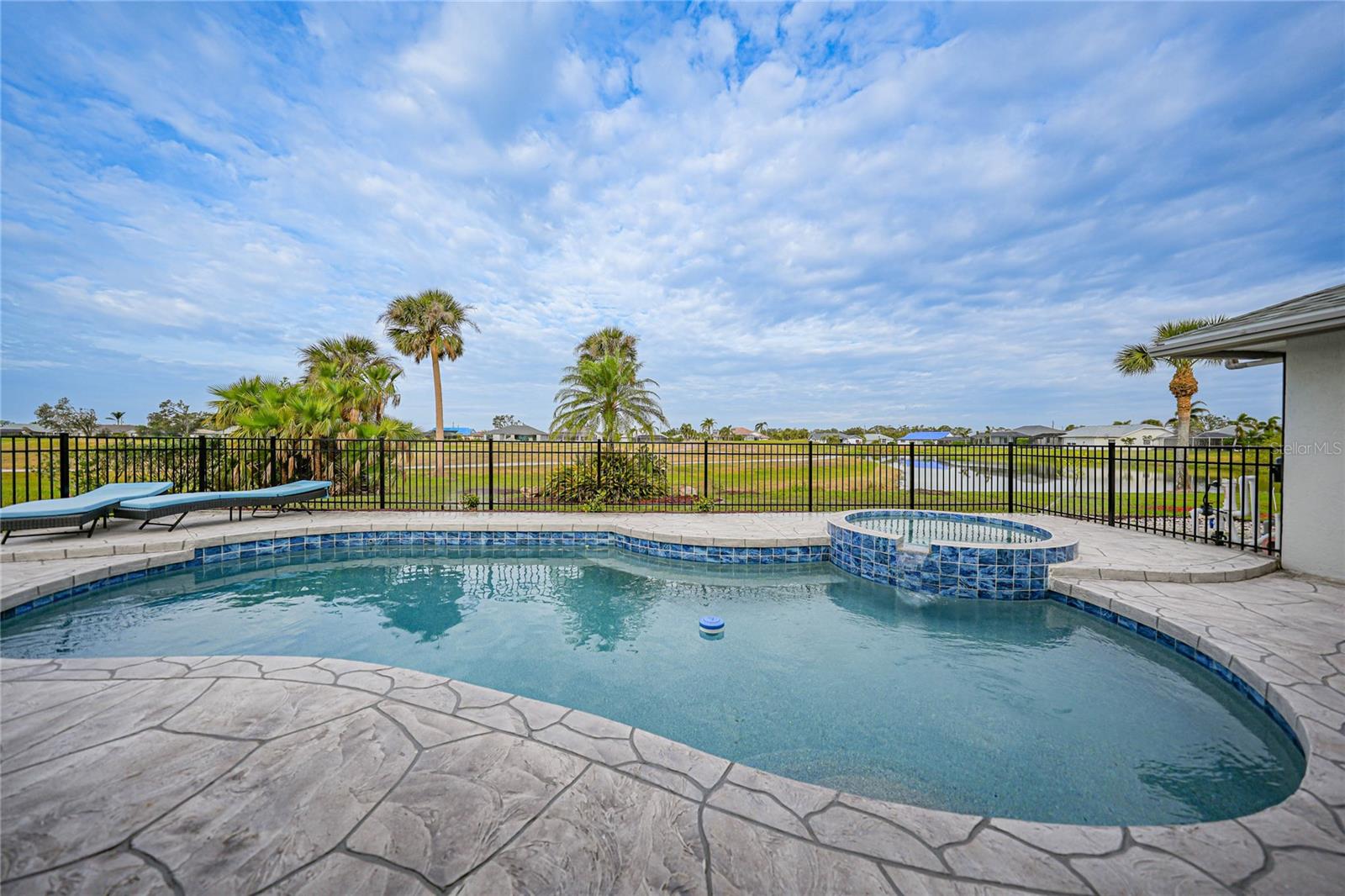 8 BUNKER LN