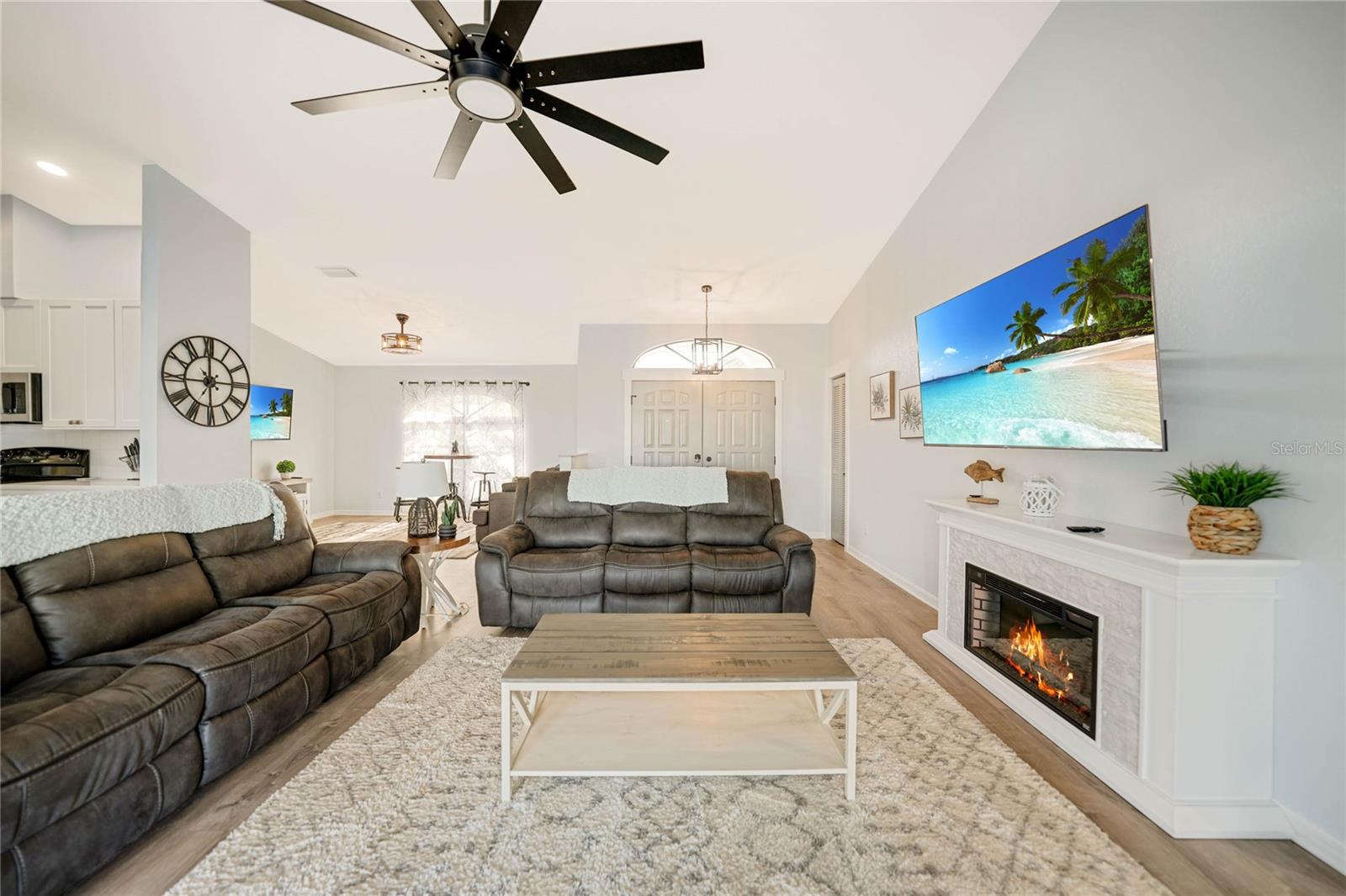 8 BUNKER LN