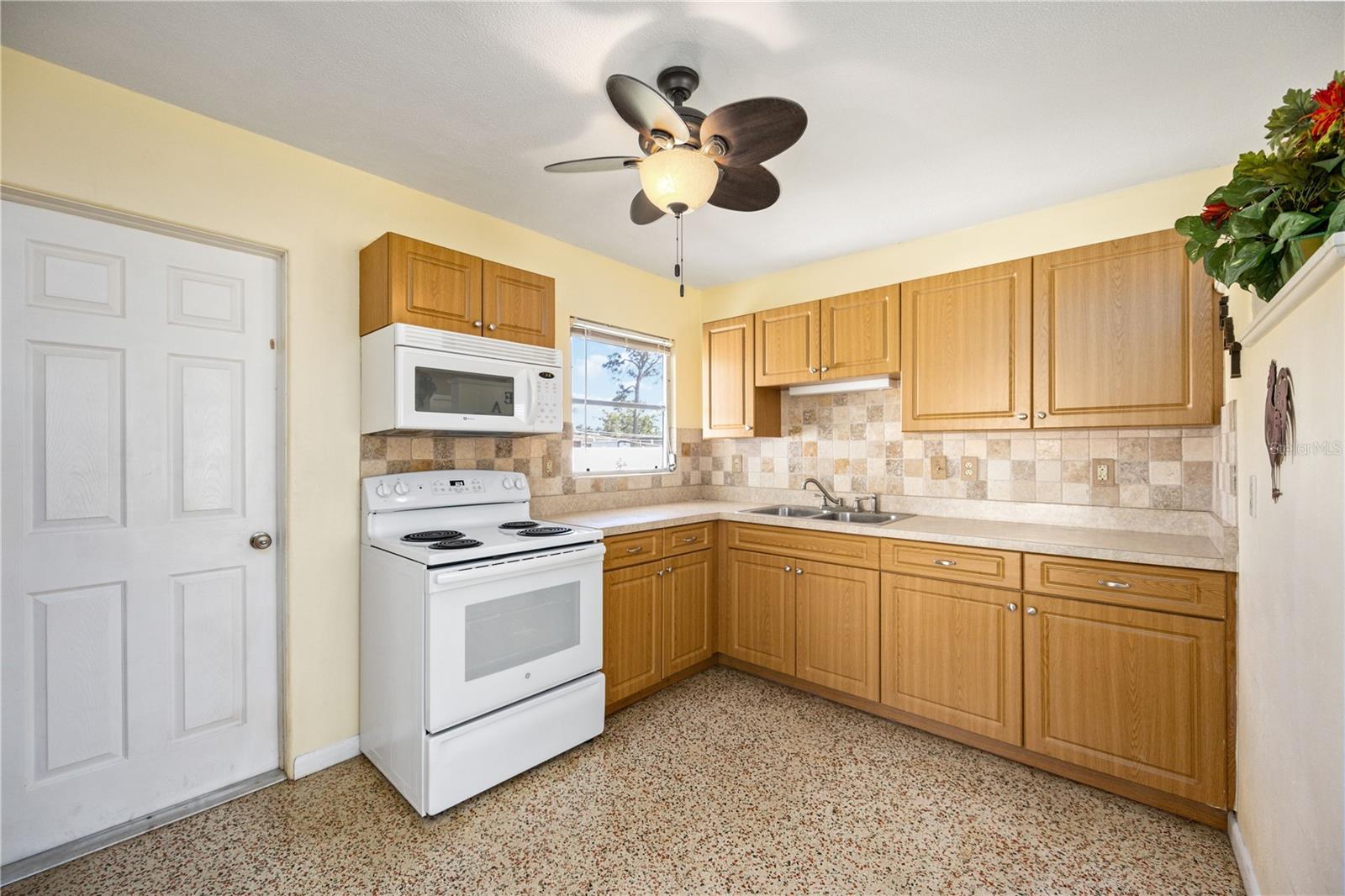 75 BEVERLY CIR