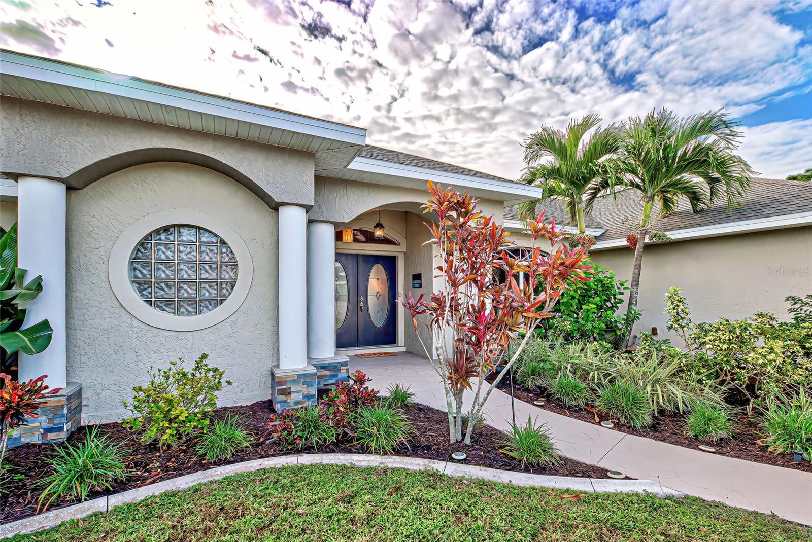 24 LONG MEADOW CT