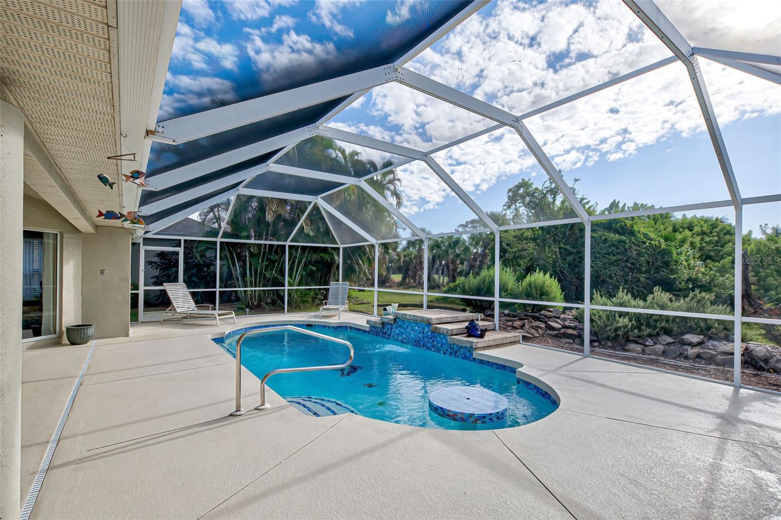 24 LONG MEADOW CT
