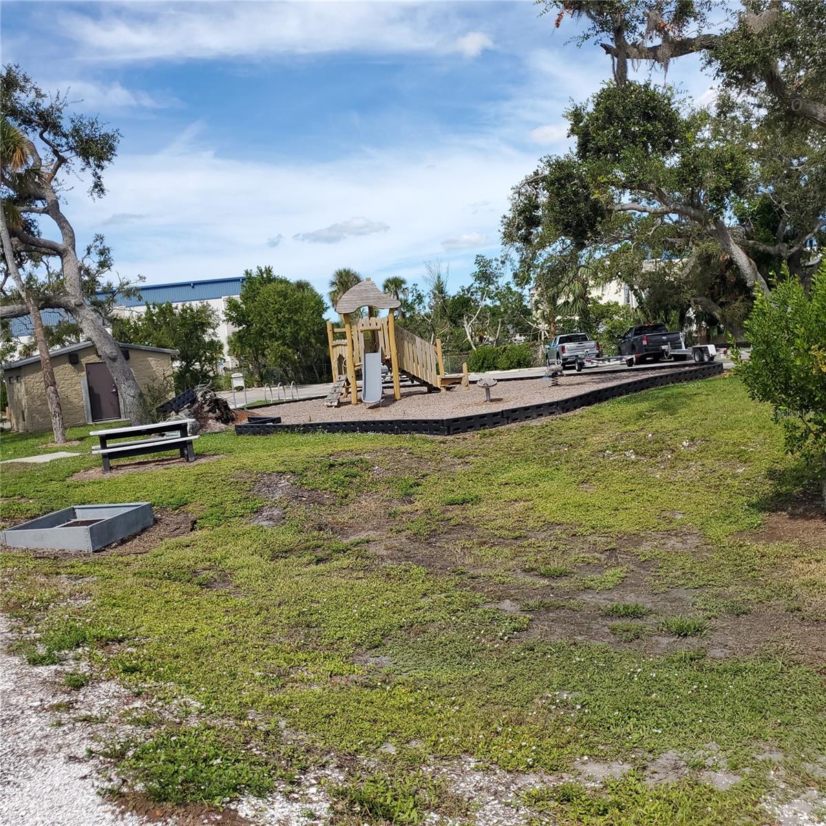 40 W BAY HEIGHTS RD