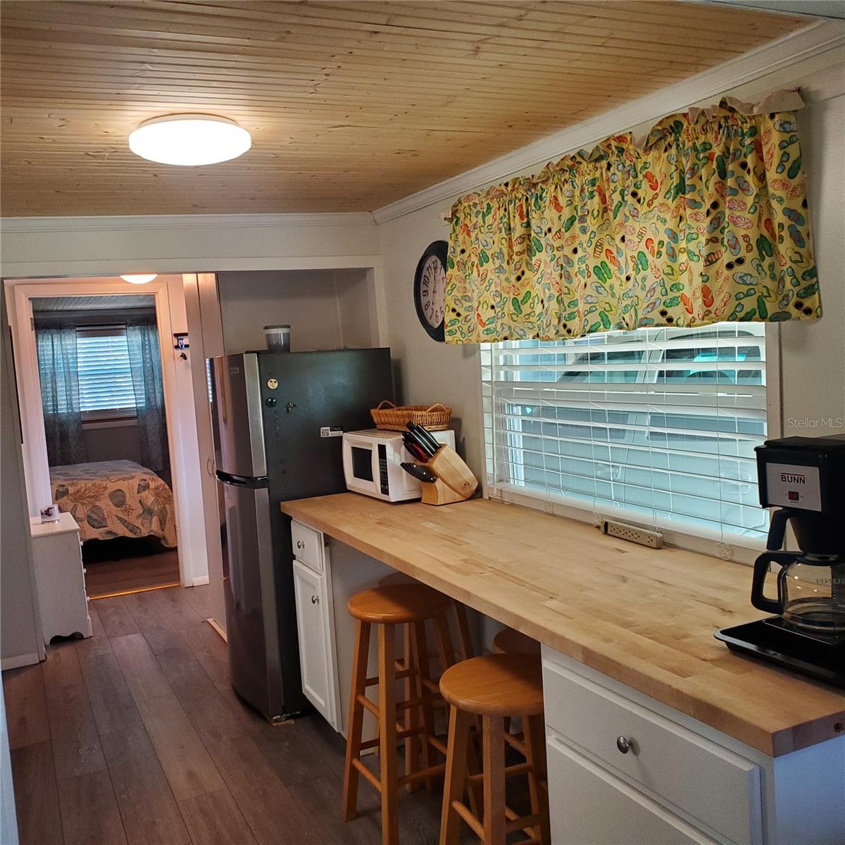 40 W BAY HEIGHTS RD